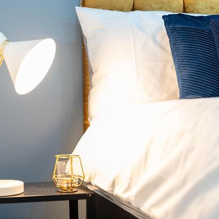Chic Studio Oasis, West Midlands! Apartment Бирмингам Екстериор снимка