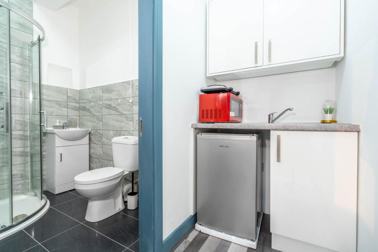 Chic Studio Oasis, West Midlands! Apartment Бирмингам Екстериор снимка