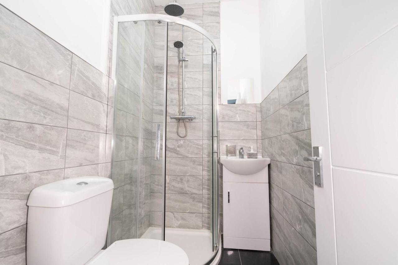 Chic Studio Oasis, West Midlands! Apartment Бирмингам Екстериор снимка