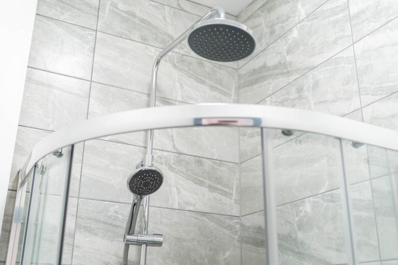 Chic Studio Oasis, West Midlands! Apartment Бирмингам Екстериор снимка